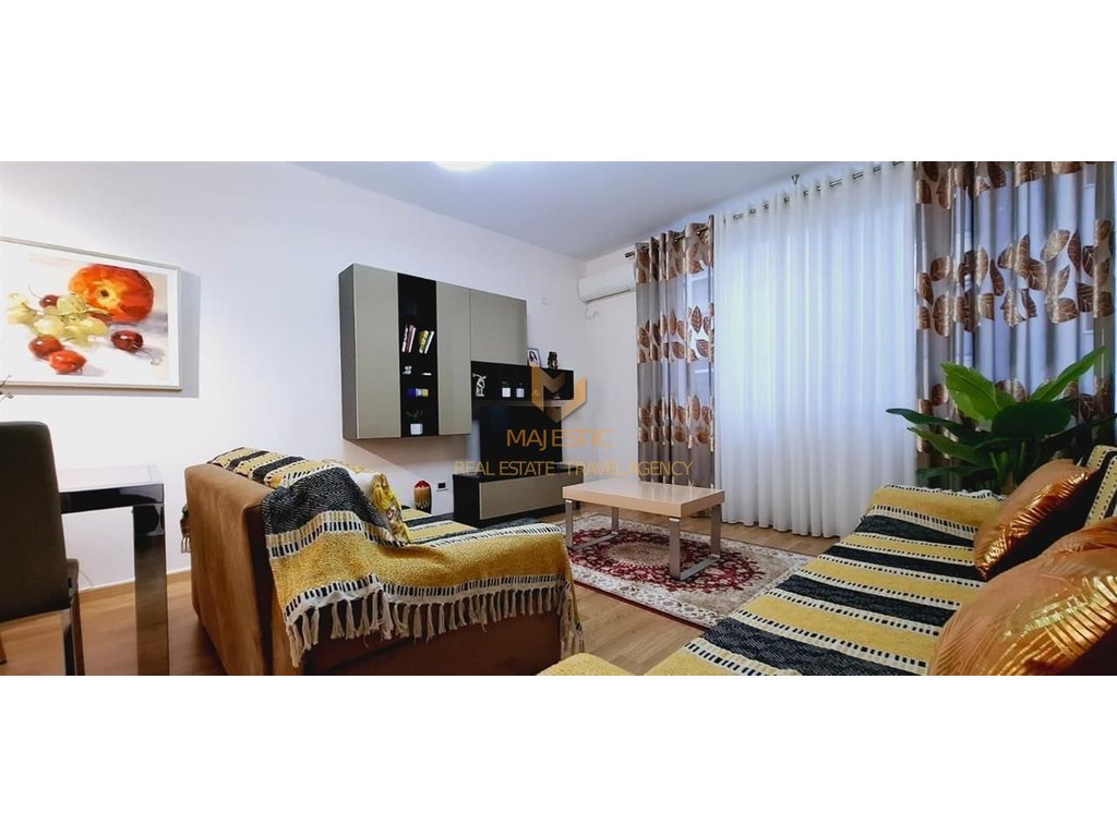 A 1+1 apartment is available for rent near the botanical garden.