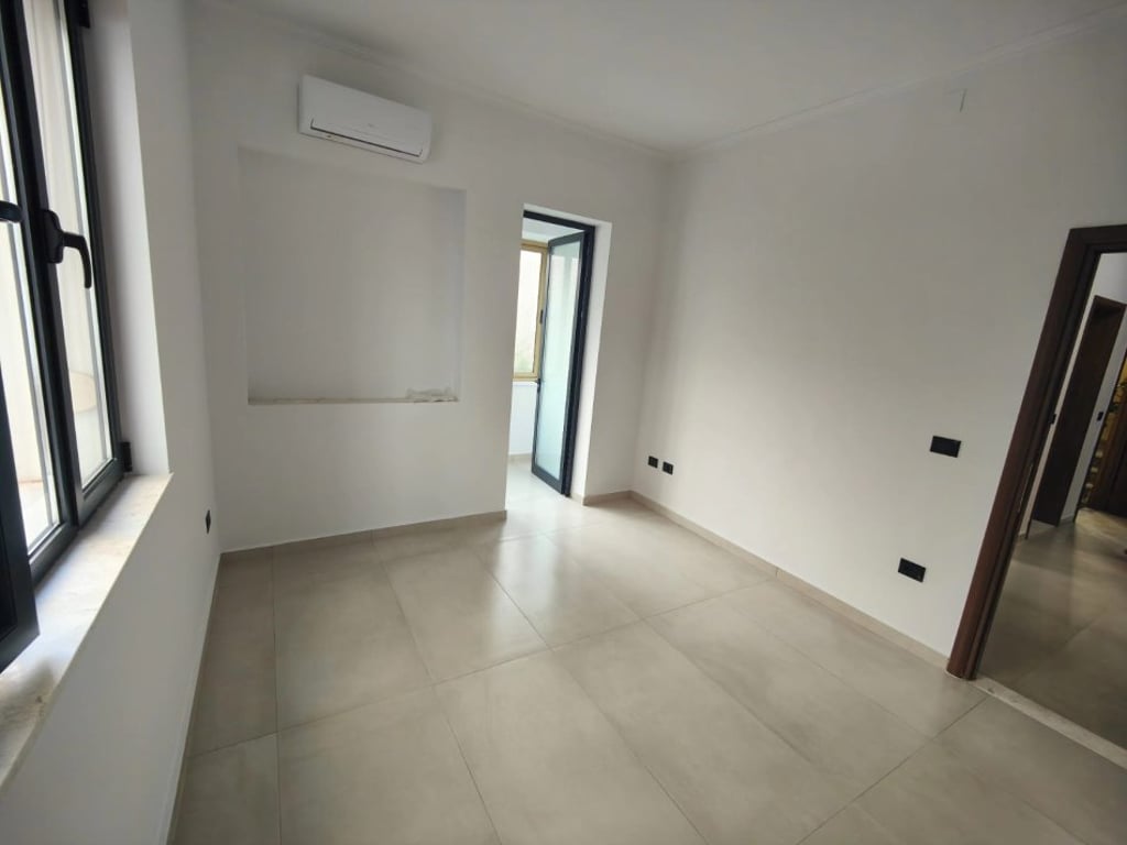 Ufficio in affitto a Bllok 900 euro