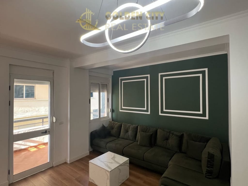 Shitet Apartament 1+1 shkembi kavajes