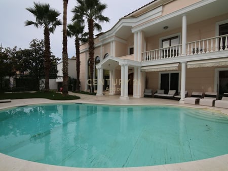 🏡 SHITET VILE UNIKE ME PISHINË TEK RRUGA E DIBRËS 🏡 UNIQUE VILLA WITH SWIMMING POOL FOR SALE – RRUGA E DIBRËS
