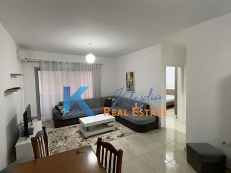 Apartament 2+1 per qira te Komuna e Parisit