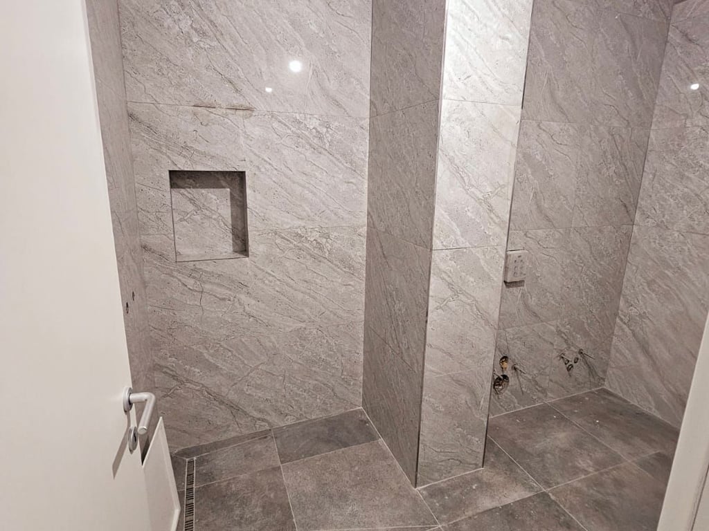 SHITET APARTAMENT 2+1+2 PRANE MARKATES DURRES