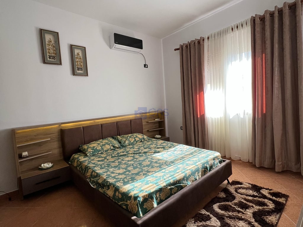 A 2+1 apartment with parking is for rent at Siri Kodra 450.