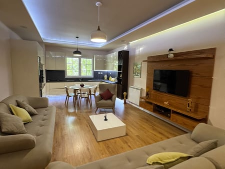 FOR RENT APARTMENT 2+1+2 BATHROOMS +2 BALCONIES, NEAR NENE TEREZA HOSPITAL, TIRANA