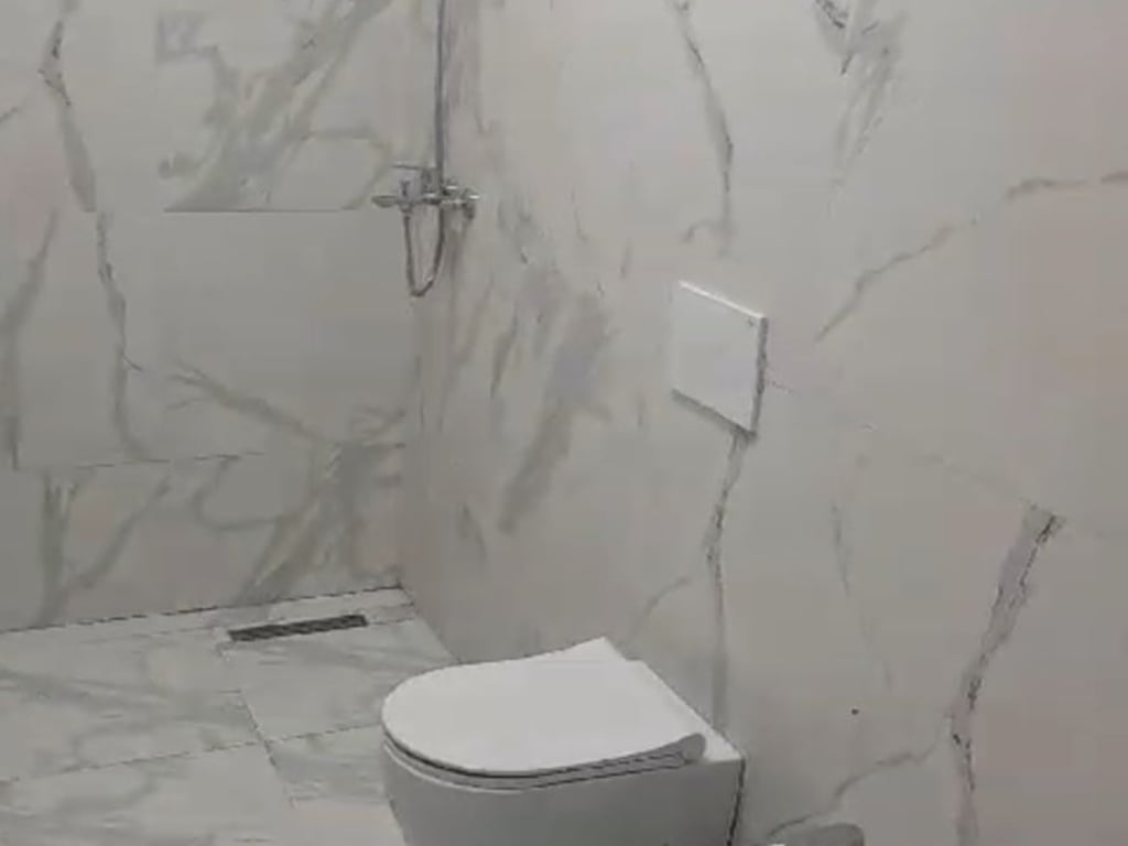 Appartamento 1+1 in affitto, parzialmente arredato, via Xhanfize Keko vicino a Ora News 400.000 lekë