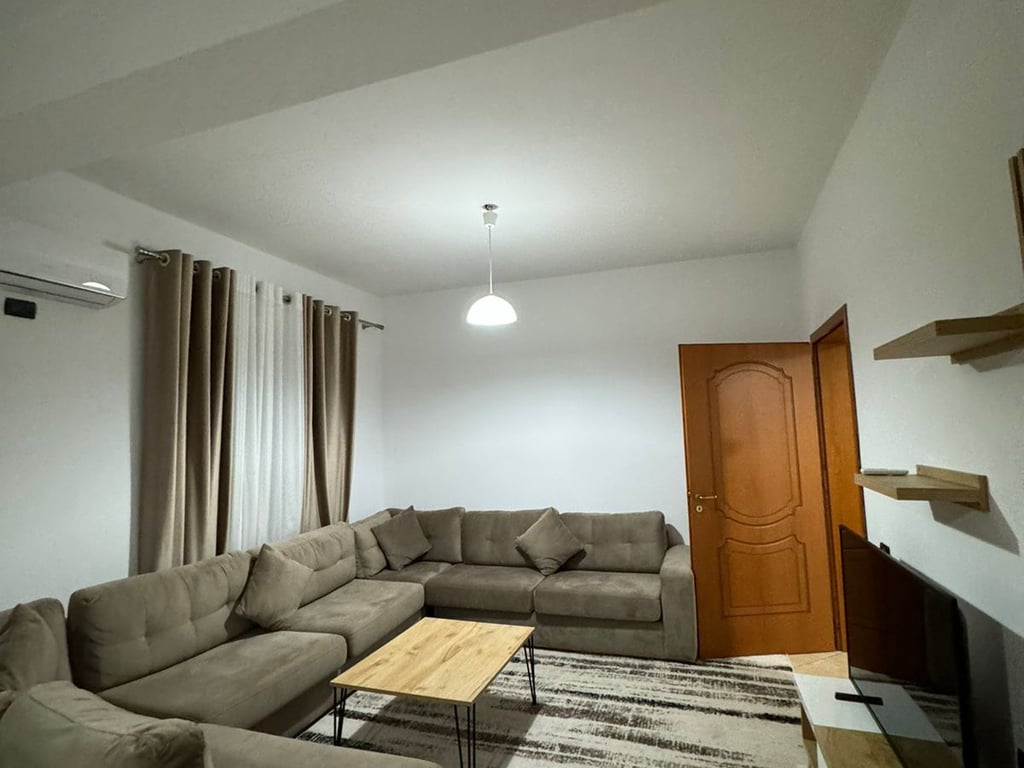Qera! Apartament 1+1, Rruga 5 Maji