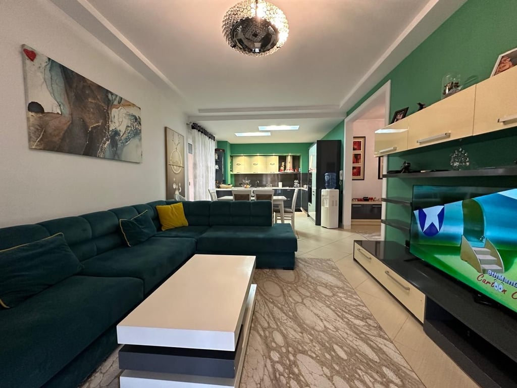 OXHAKU, SHITET APARTAMENT 3+1 ME POST PARKIMI