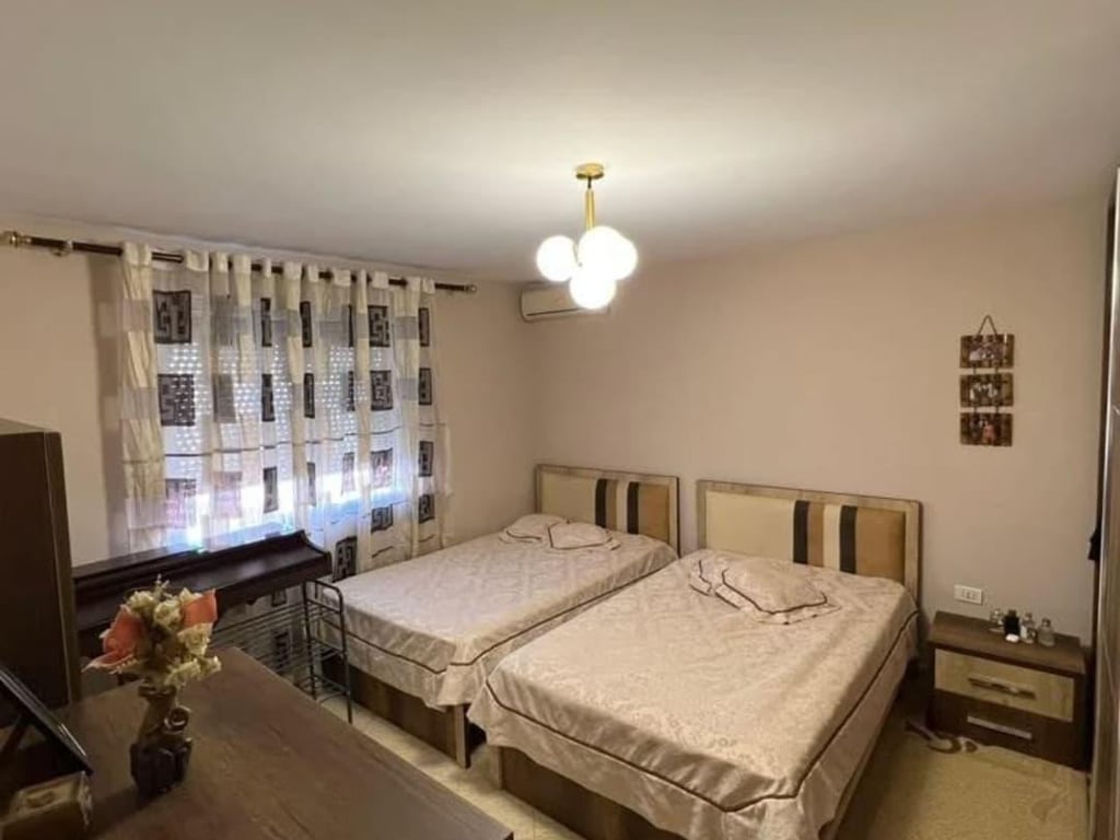 Apartament 2+1 me qira tek Sheshi Shtraus