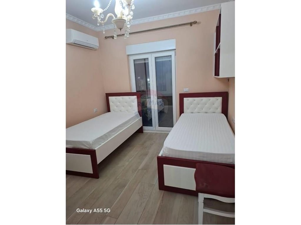 2+1 apartment for rent near the United School.