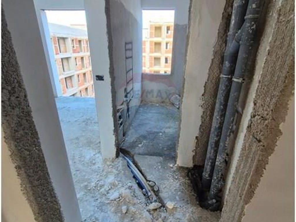 Okazionn Shitet apartamenti 3+1+2 me 2 poste parkimi.