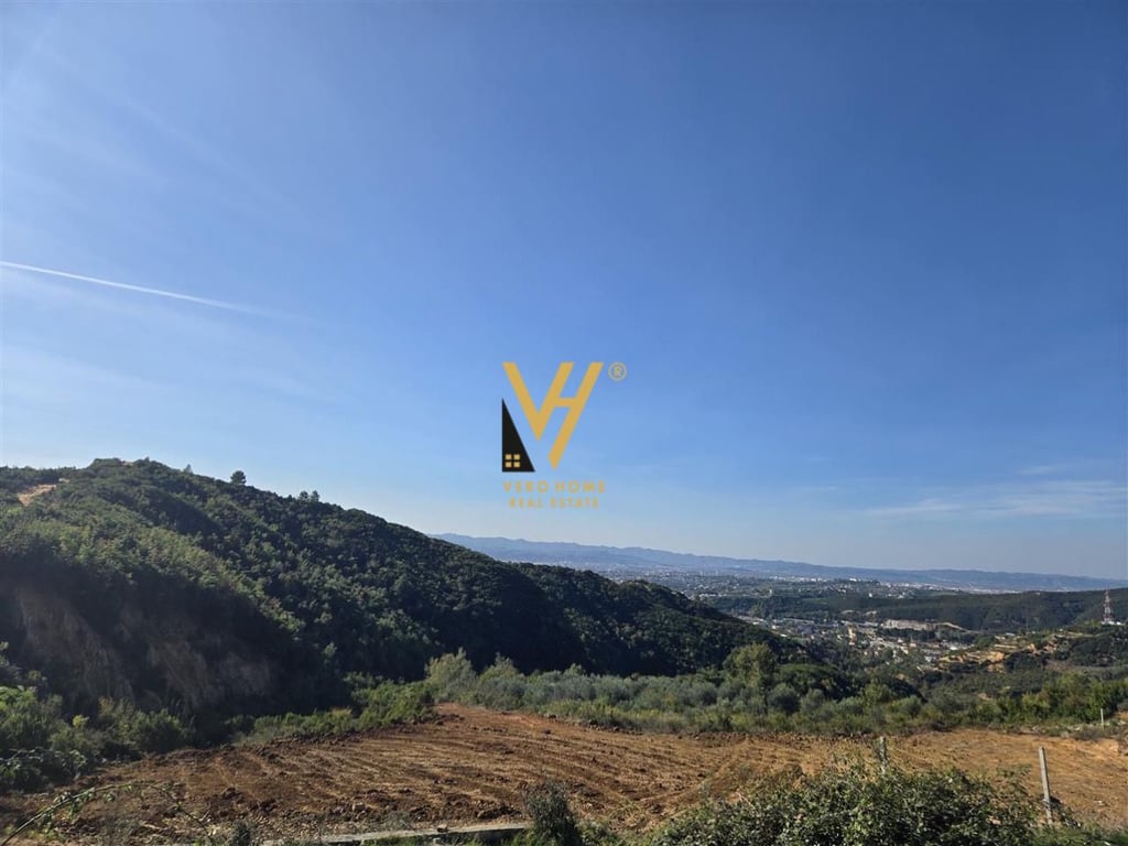 SHITET TOKE 5.100 M2 NE LINZE 140.000 EURO