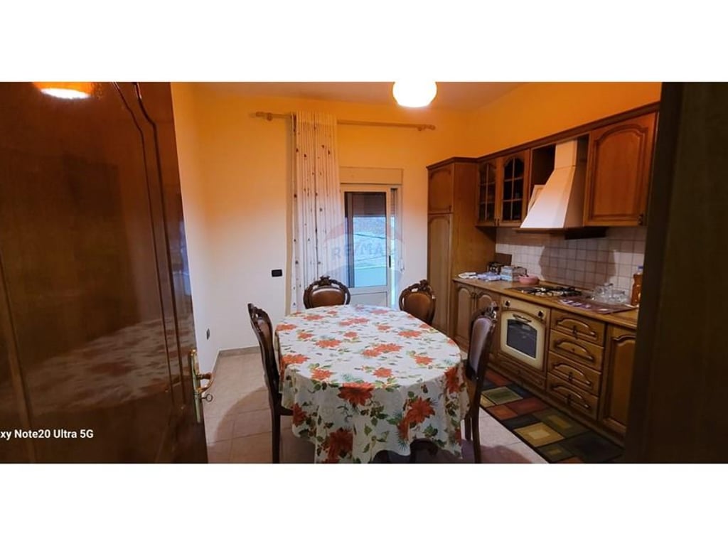 Shtepi 2-kateshe per Shitje - Rruga Ali Visha