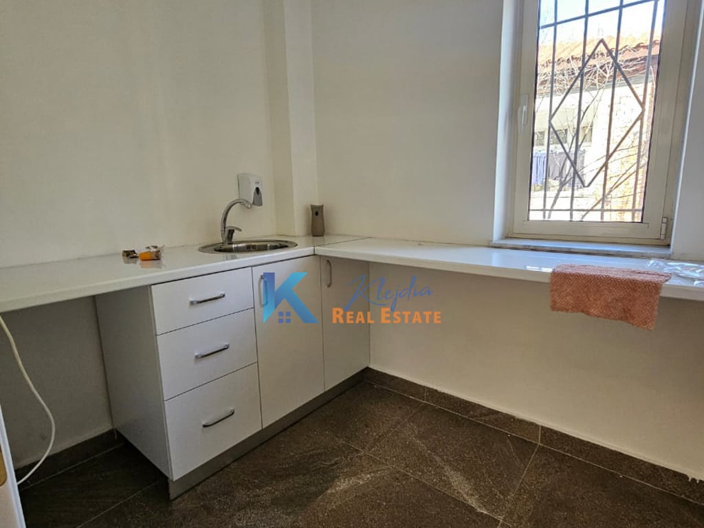 AMBIENT ZYRE PER QIRA AFER STADIUMIT DINAMO