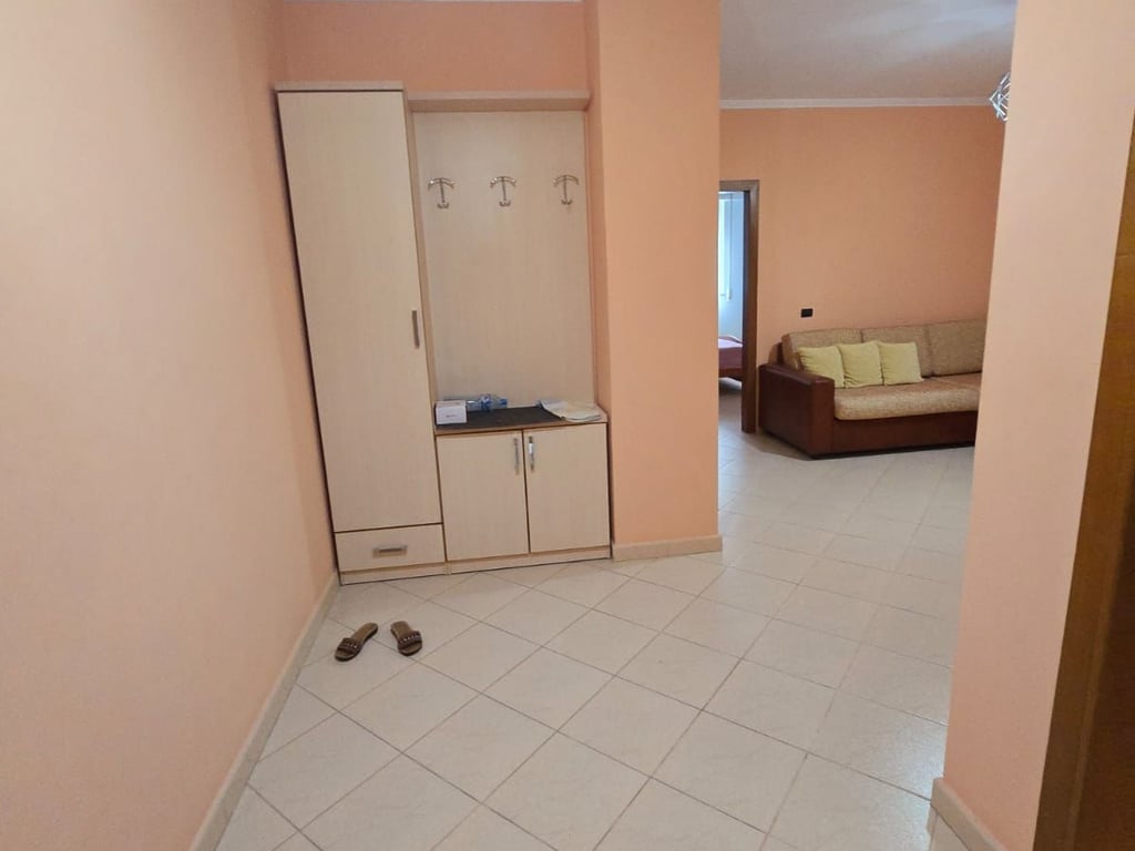 AFFITTASI SUPER APPARTAMENTO 2+1+2 VICINO ALLA DIREZIONE DI POLIZIA DI DURAZZO