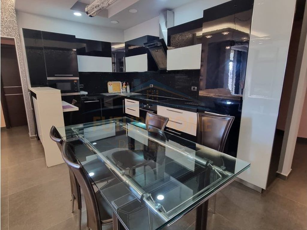 Shitet apartament 2+1+2+post parkimi Selvia