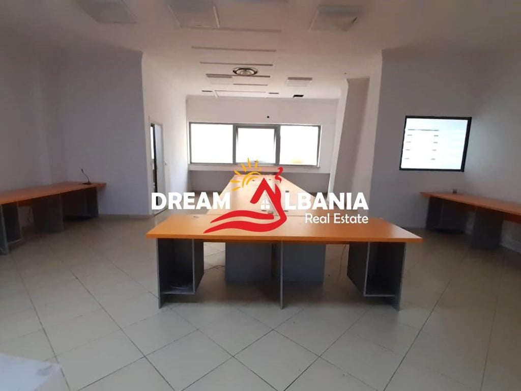 Ambjent per zyra me qera te Rruga e Kavajes prane Globe (ID 42611104).