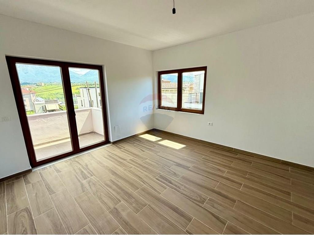ESCLUSIVA VILLA MULTIFUNZIONALE IN AFFITTO A TEG