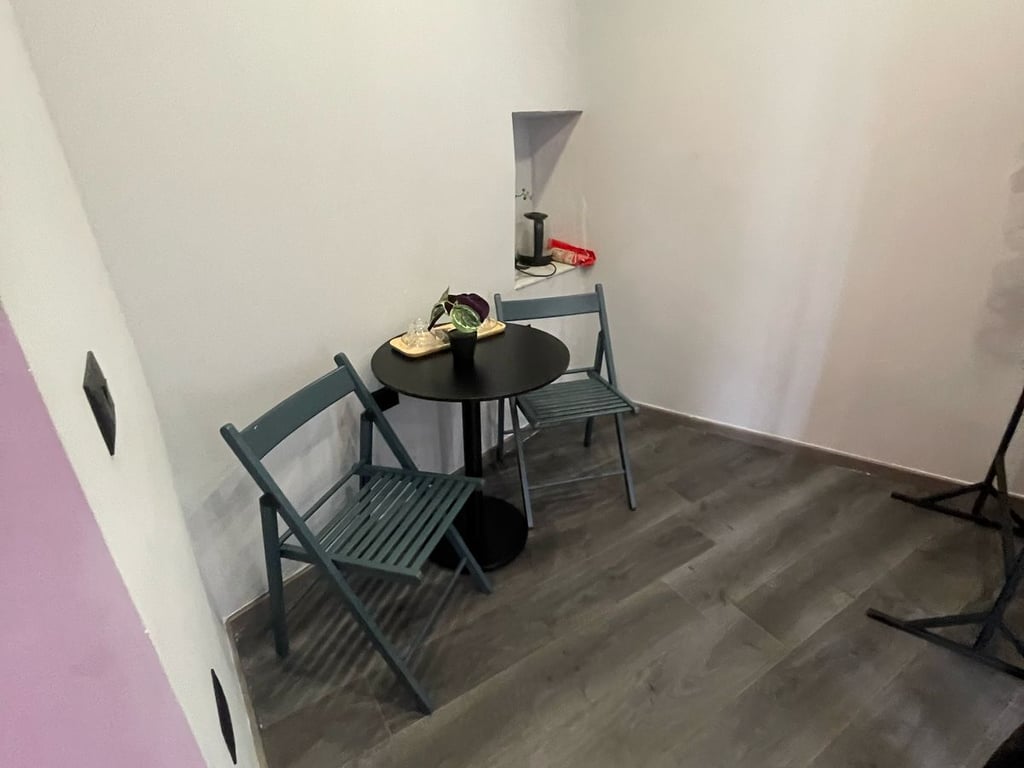 Business space for rent at Komuna e Parisit, near Bar Kometa.
