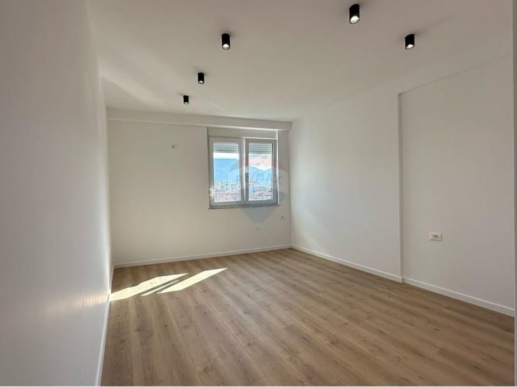 2+1 apartment for sale, Pazari i Ri!