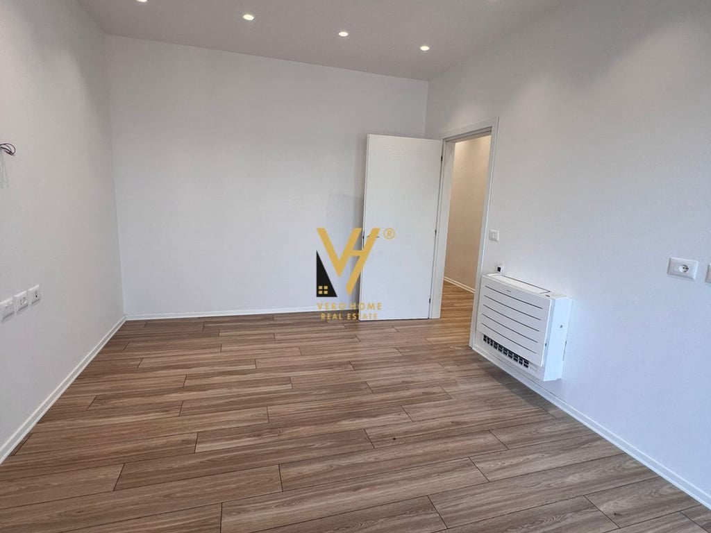 JEPET ZYRE 160M2 ME QERA TE GARDEN BUILDING 1.400 EURO