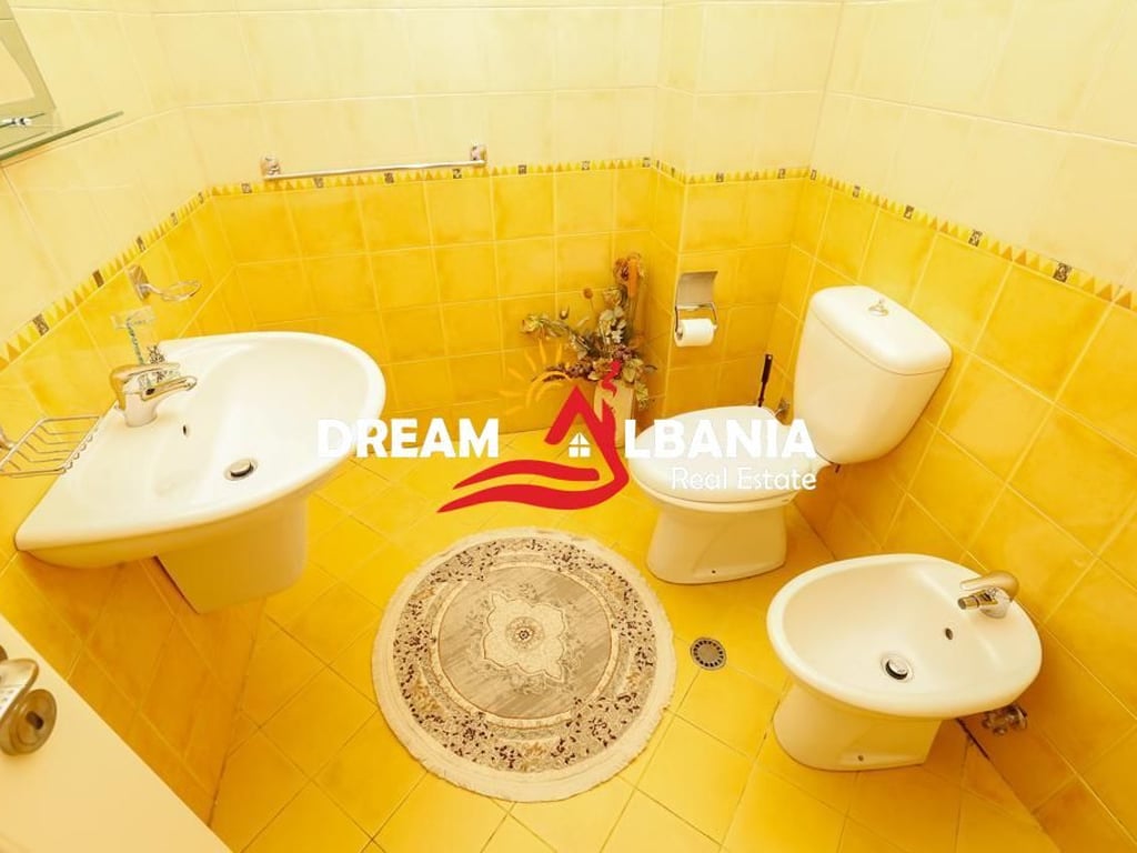 Vendesi Super Appartamento 3+1+2 in Centro, vicino ai 9 Piani a Tirana (ID 4131385)