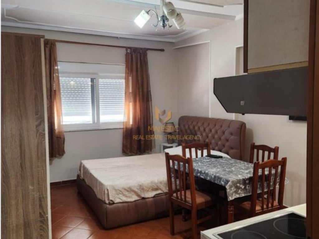 Jepet me qera garsoniere prane Sheshit Willson