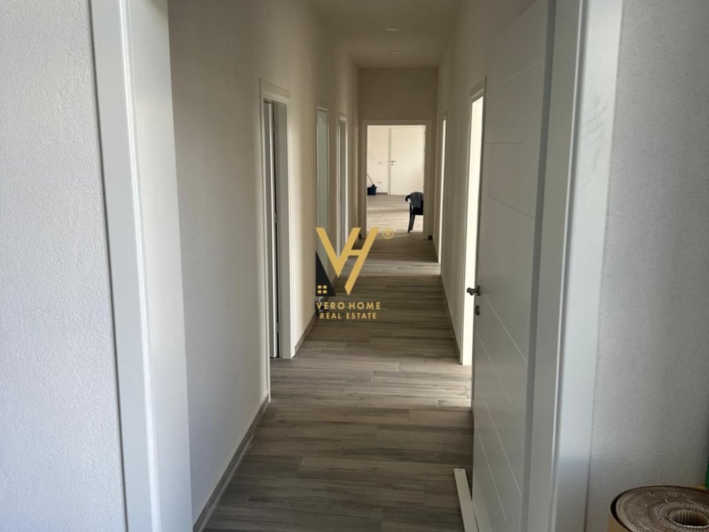 JEPET AMBIENT 220 M2 ME QERA NE PASKUQAN 5.000 EURO