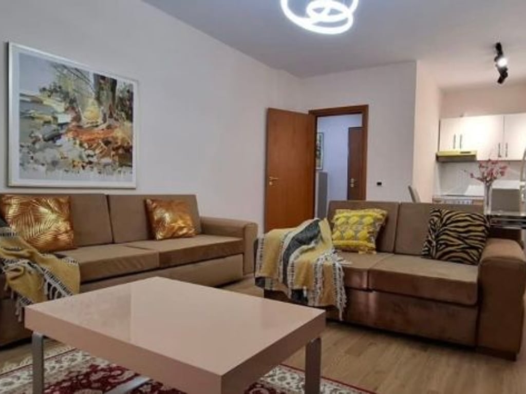 Jepet me gira 1 + 1 600 EUR / muaj