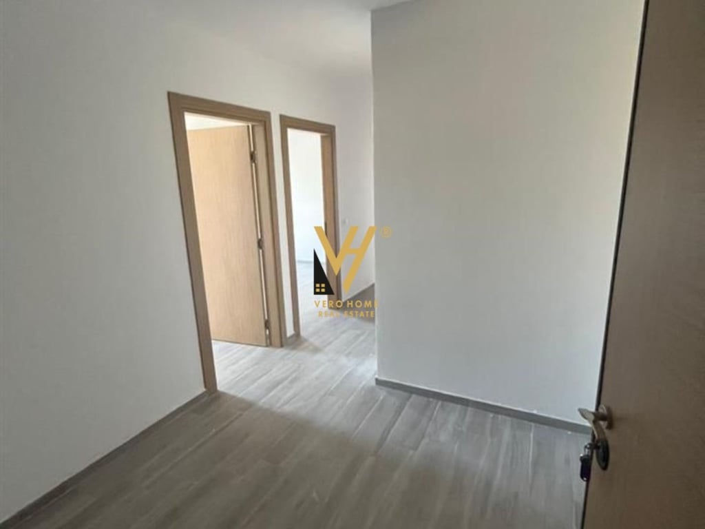 JEPET ZYRE 95 M2 ME QERA TE 5 MAJI 35.000 LEKE