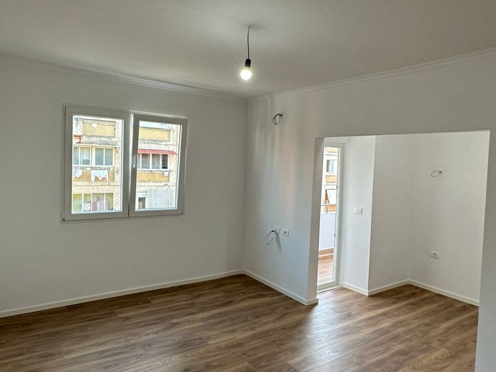 2+1 per SHITJE te Ish Parku i Autobuzave