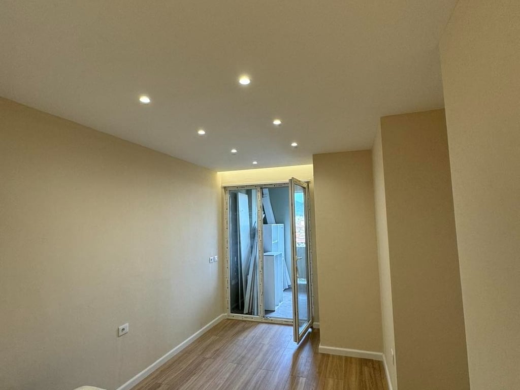 Vendesi Appartamento 2+1+1 Balcone