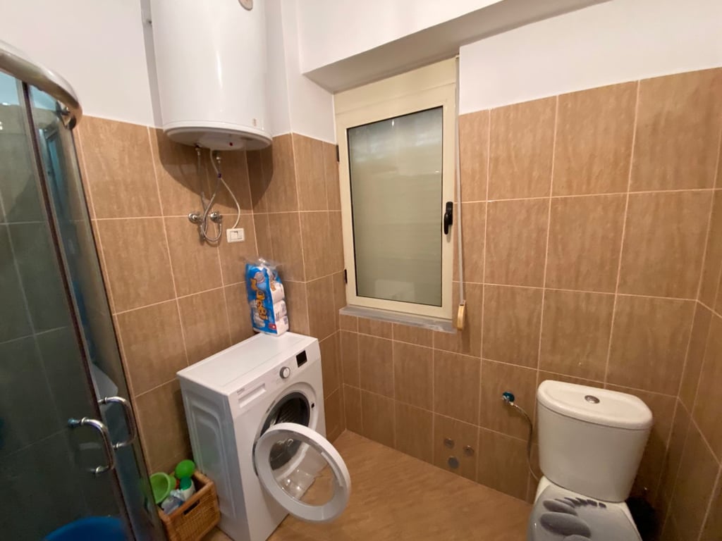 Shitet apartament 1+1 ne plazh, Durres!
