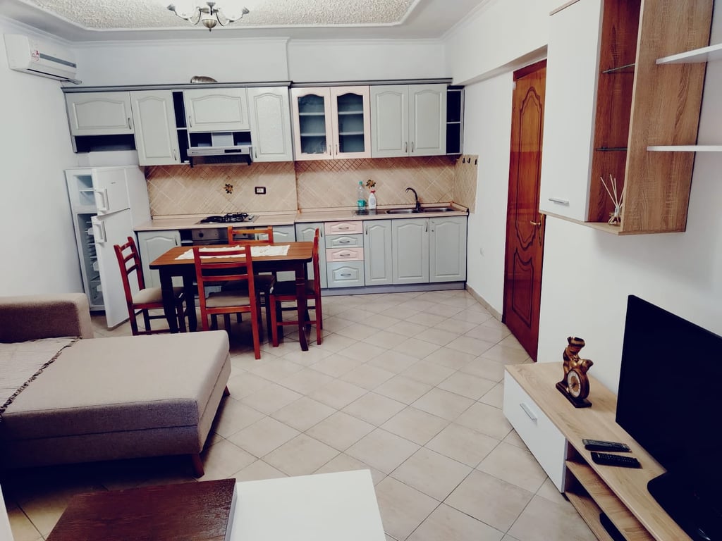 Me qera Apartament 1+1 Kinostudio