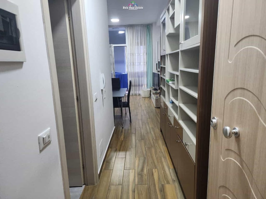 Apartament Me Qera 1+1 Tek Komuna e Parisit (ID B210119) Tirane.