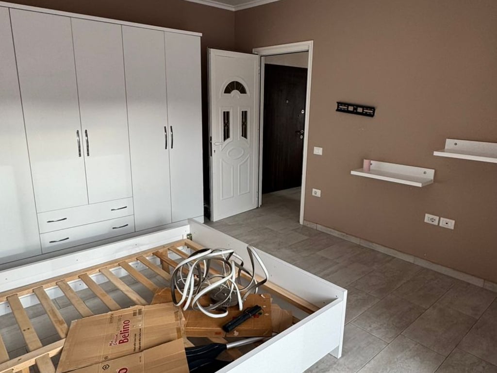 Shitet Apartament 1+1 i mobiluar me Hipotek ne plazh Durres