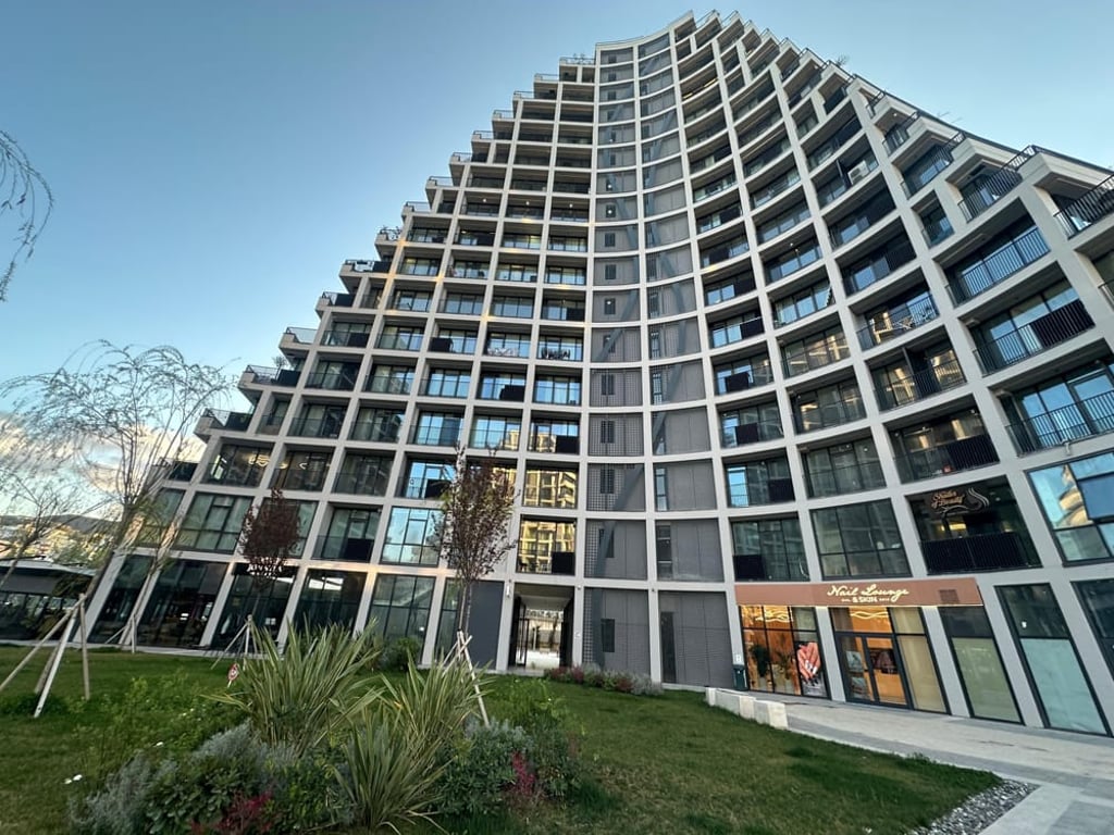 Business Open Space for Rent in Lake View Residence!