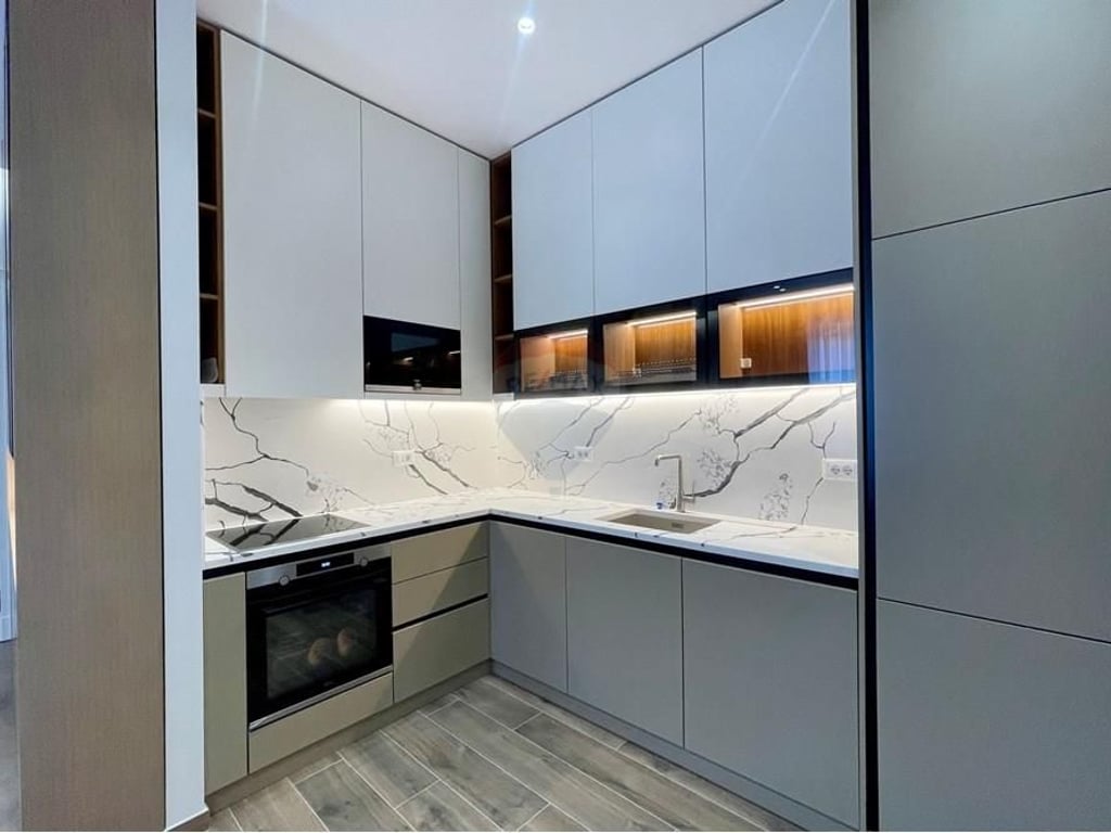 Super apartament 2+1 per qira tek Kompleksi Delijorgji