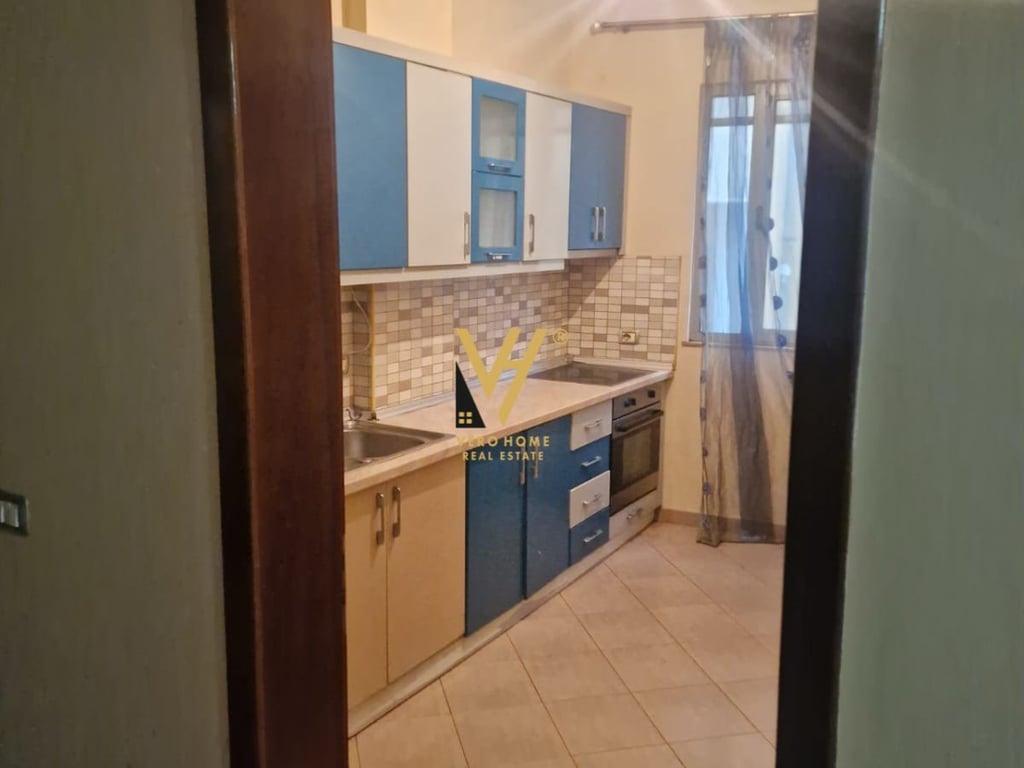 AFFITTASI APPARTAMENTO 3+1+2+BOX A BRRYL A 50.000 LEKË