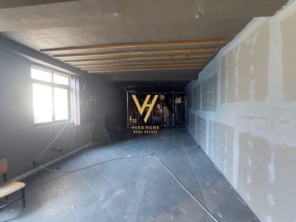 JEPET ZYRE 300 M2 ME QERA NE YZBERISHT 1.500 EURO