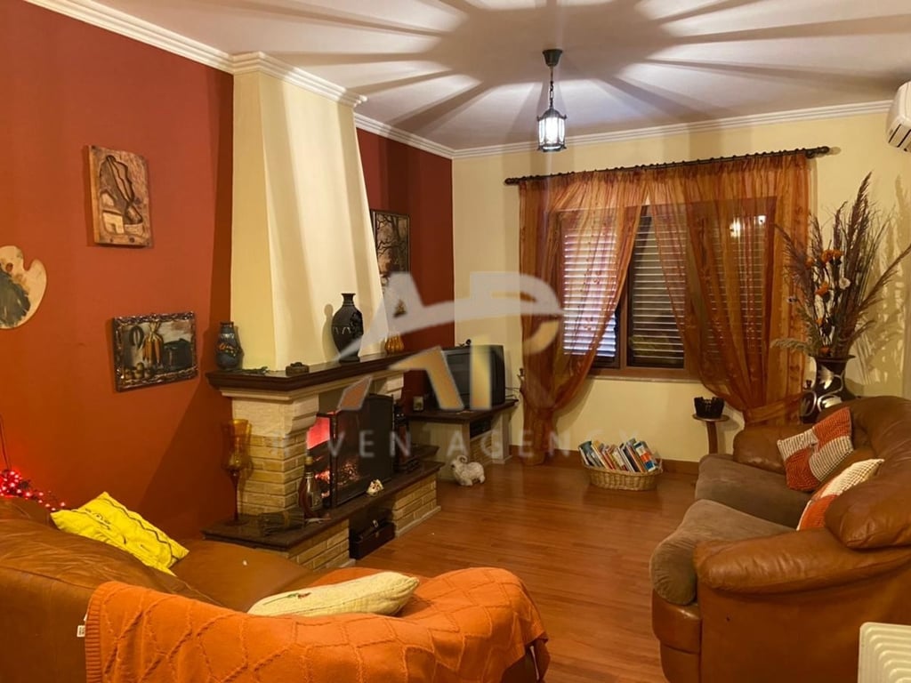 Jepet me qera apartament  2+1 tek Pazari i Ri