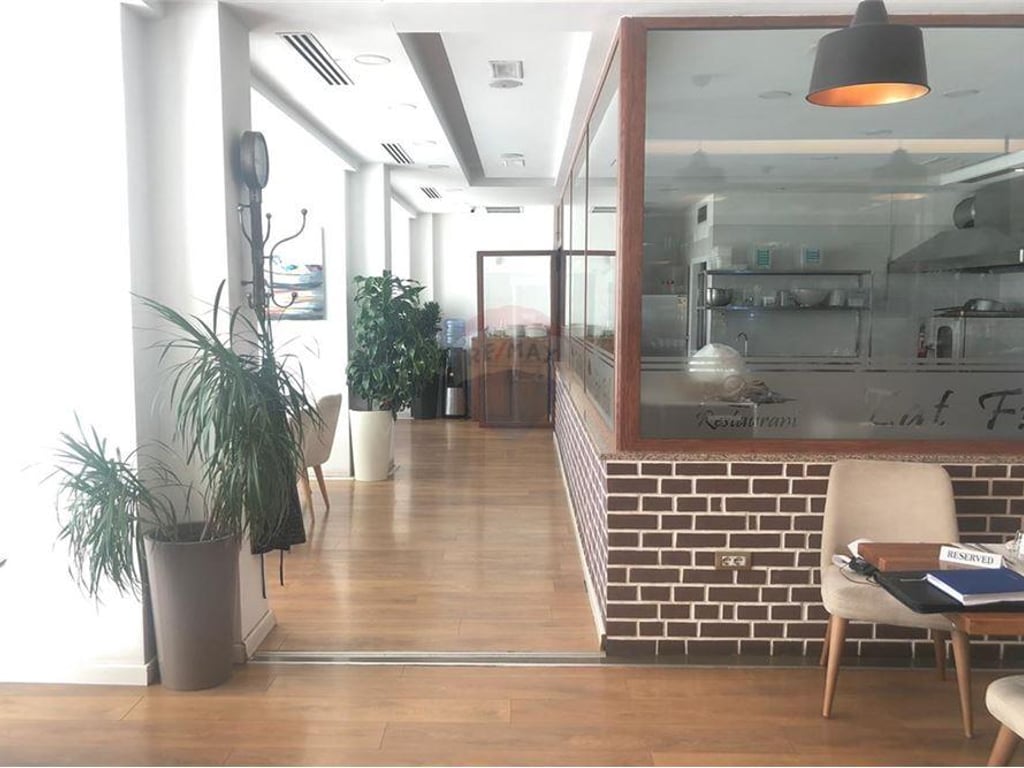 AMBIENT KOMERCIAL PER QIRA NE BLLOK