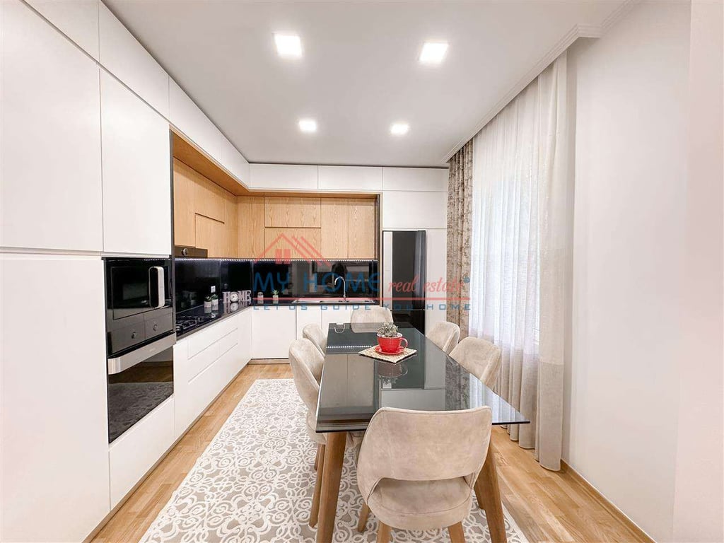 3+1 apartment with parking space for sale in Kopshti Botanik, Tirana.