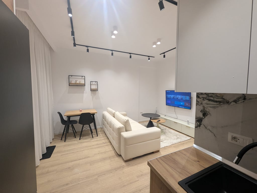 1+1, furnished, at the botanical garden, 500 euros.