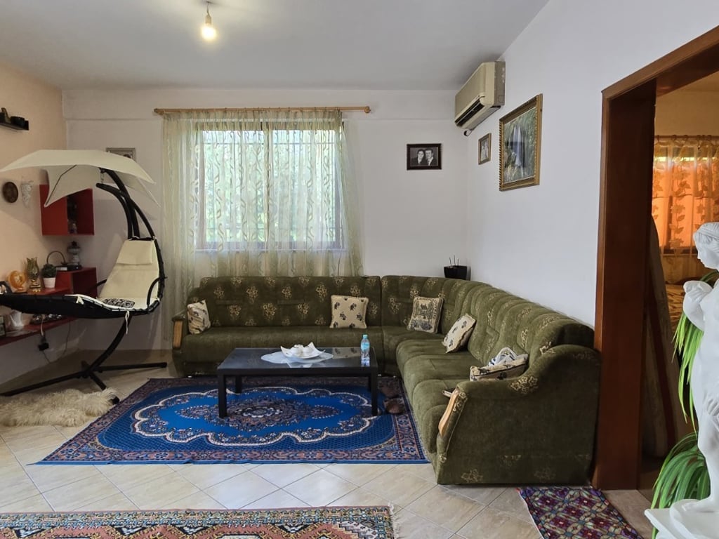 Shtëpi Private në Shitje me vendodhje te rruga Petrit Radovicka te Kthesa e Kamzës.