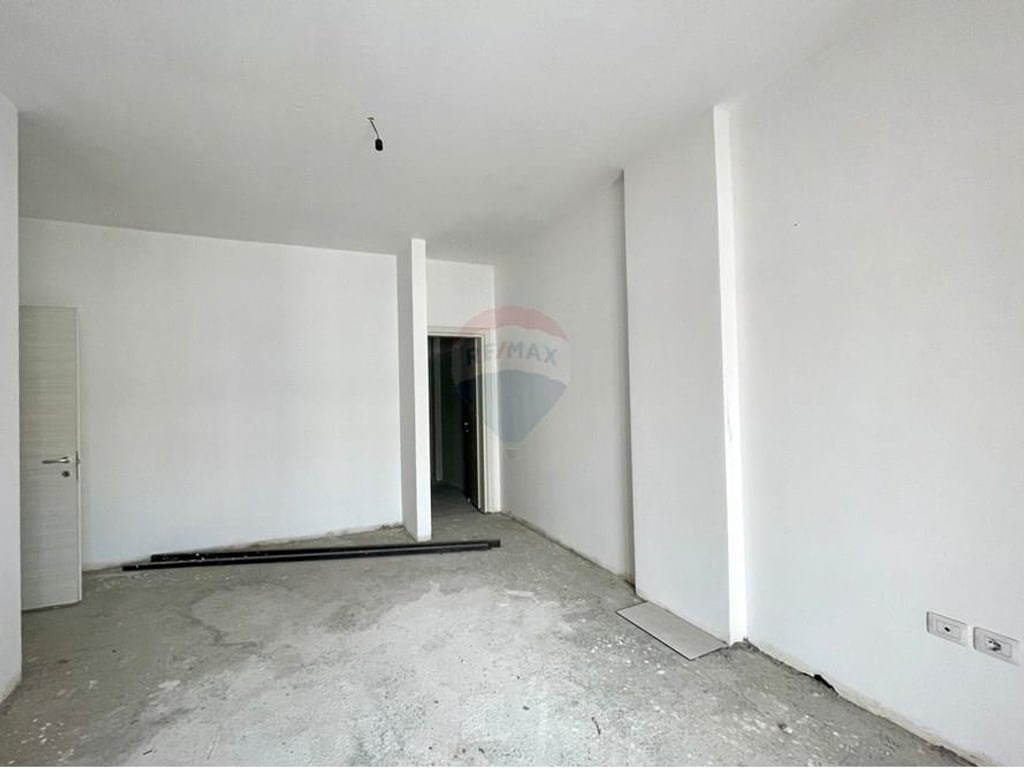 2+1 apartment for sale on Bulevardi Blu, Kamez