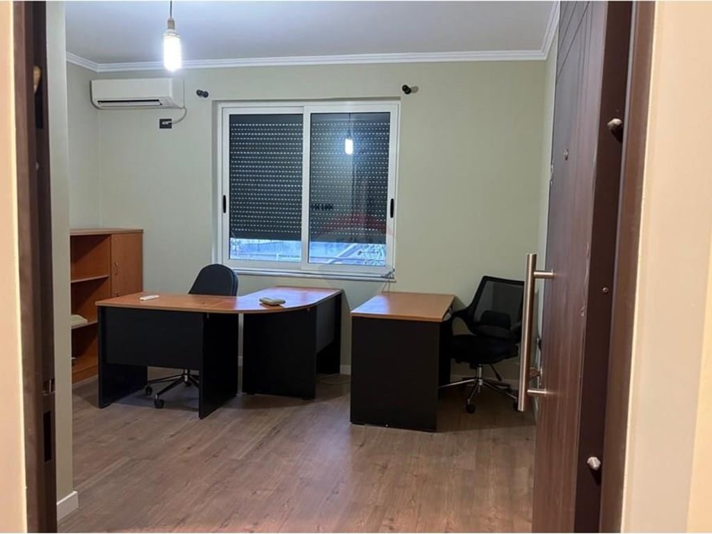 Office for rent in Bllok!