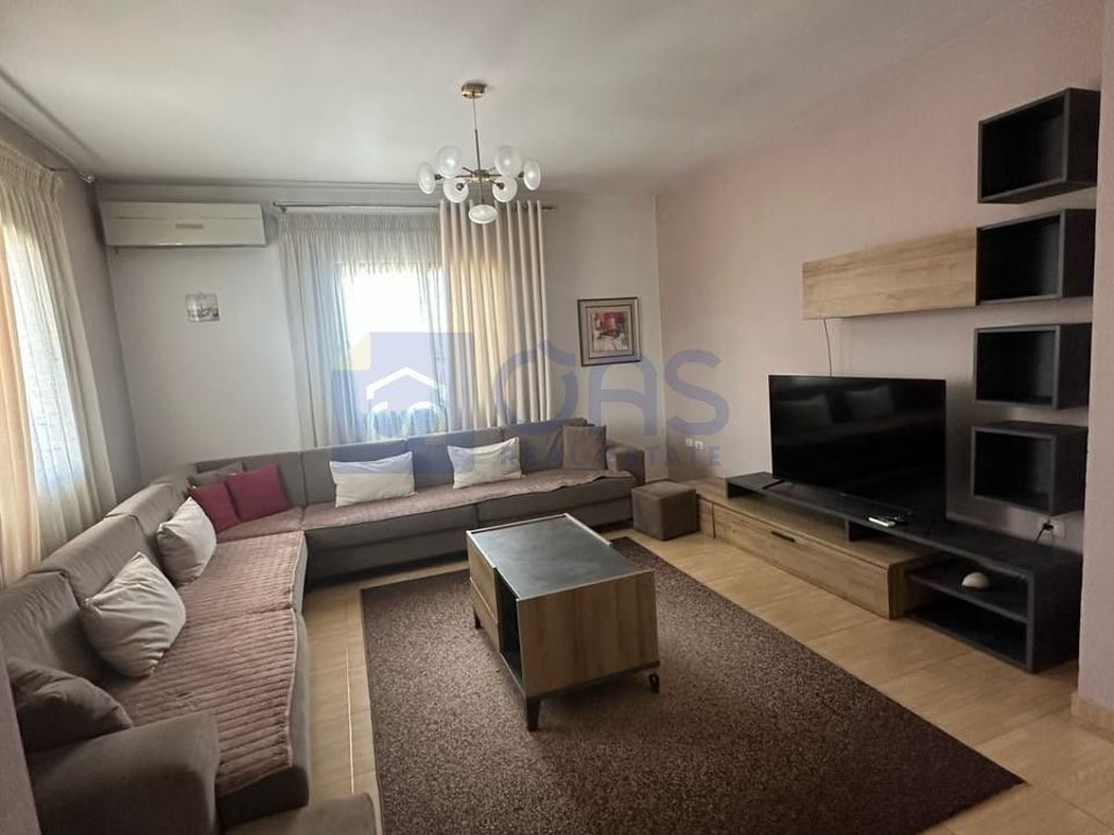 Apartment 3+1 for rent at Siri Kodra 650 euros.