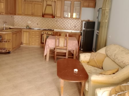 SHITET SHTËPI 2 KATËSHE NË ZONËN E ALLIASIT,TIRANË