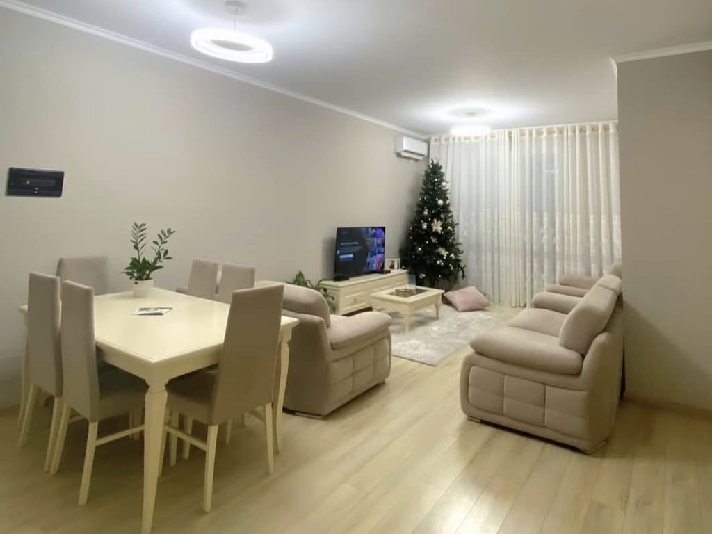 Shitet apartment ne rrugen gramoz pashko 