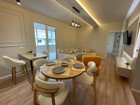 Shitet apartament 2+1 me pamje nga deti dhe verandë  ne plazh Iliria